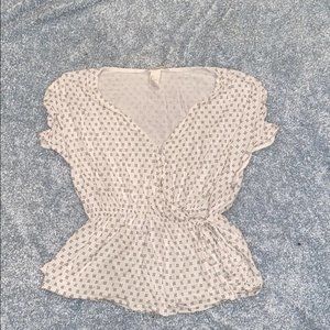 White and black dot print wrap tee